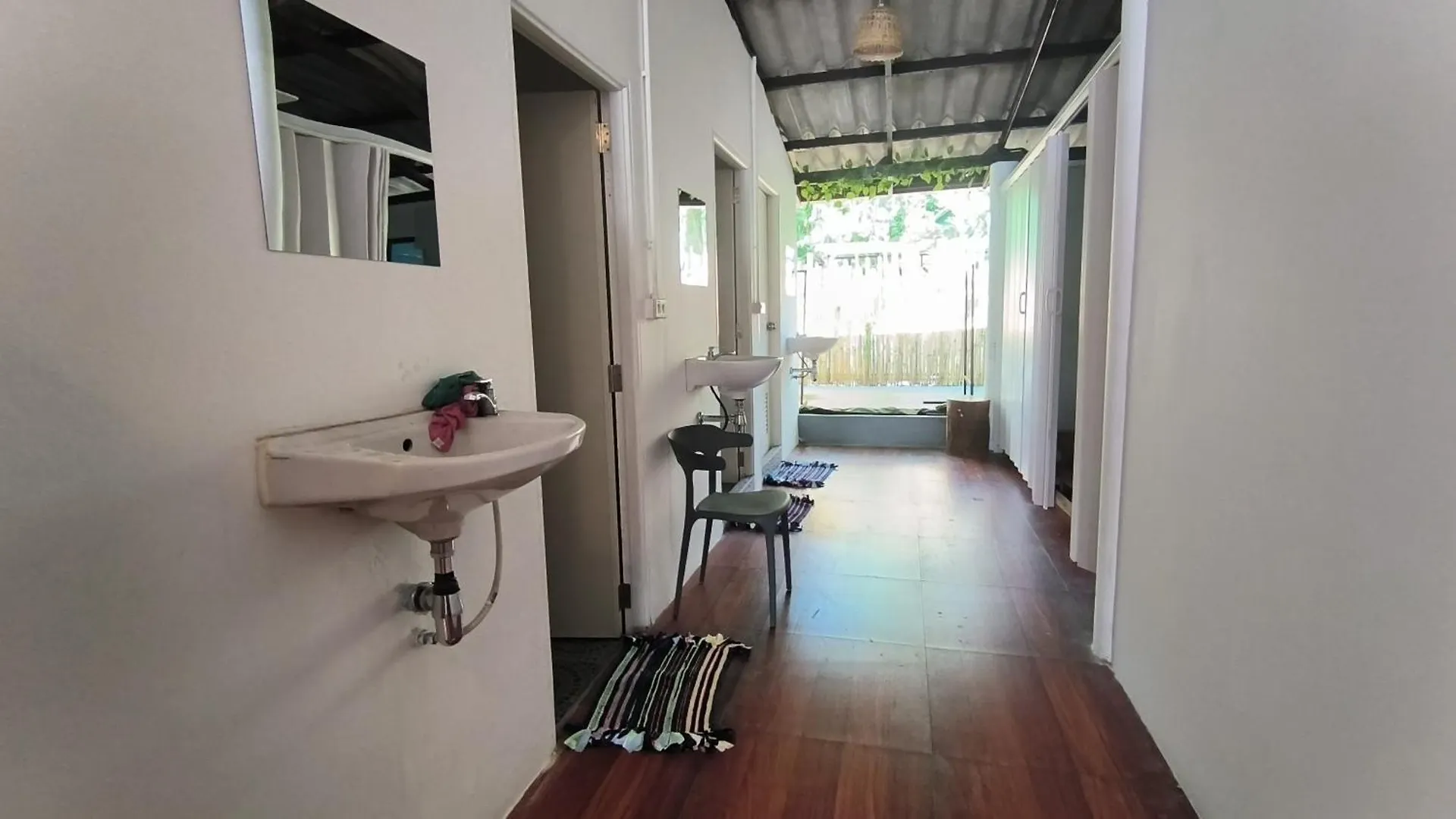 Chalok Hostel Ko Tao 0*,  Tailandia